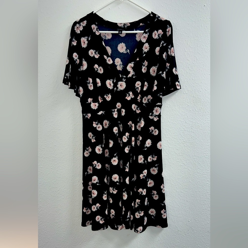 Torrid Black Floral V Neck Midi Skater Dress Women's GUC  Size 00